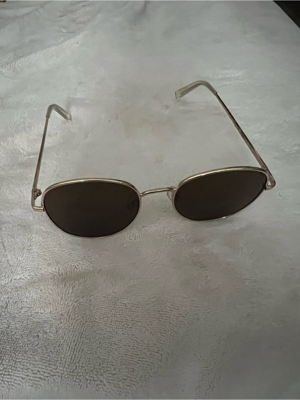 Oval Metal Frame Sunglasses in Gold with Dark Lenses